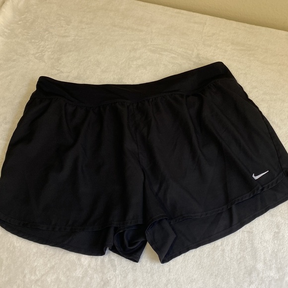 Nike Women’s Running Shorts Size 1X - Picture 2 of 12